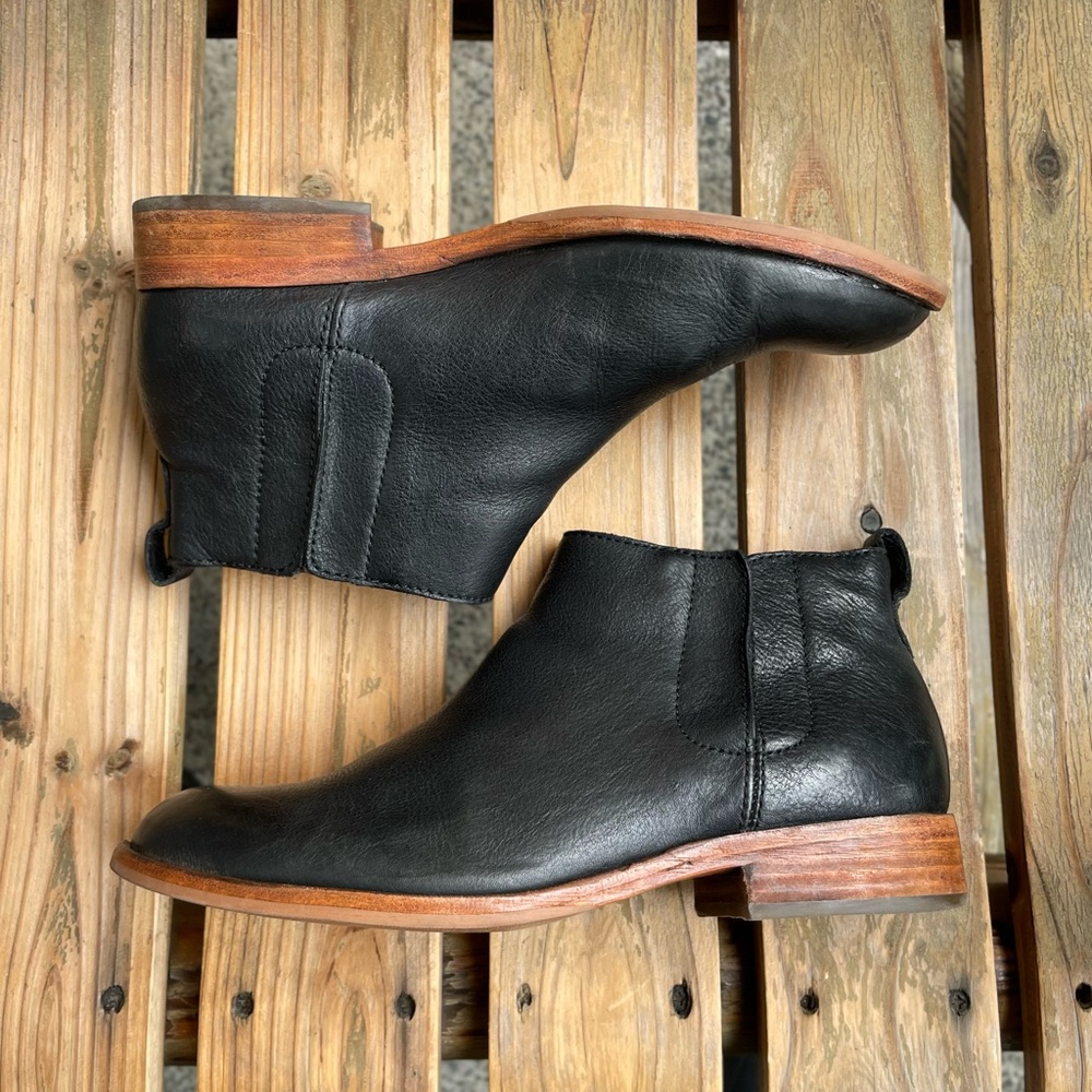 Kork-Ease Velma Black Leather Chelsea Boots Ankle Womens Size 7